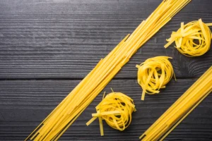 6 Jenis Mie Kuning, Tekstur, & Contoh Hidangannya